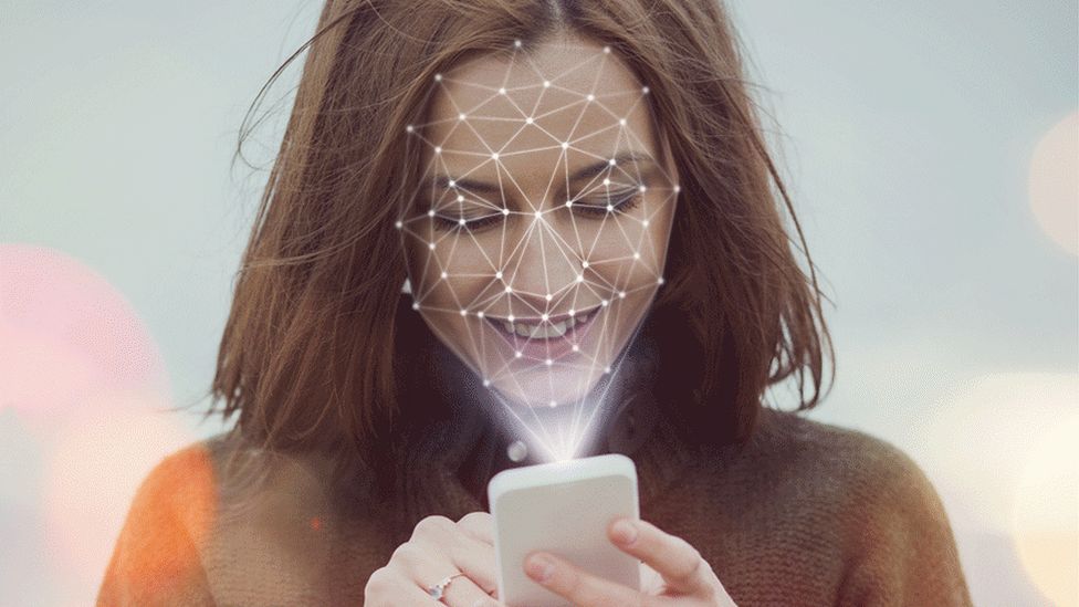 Clearview AI: Законность сбора лиц в сети оспаривается 1 Многие правоохранительные органы США используют технологию распознавания лиц Clearview AI.