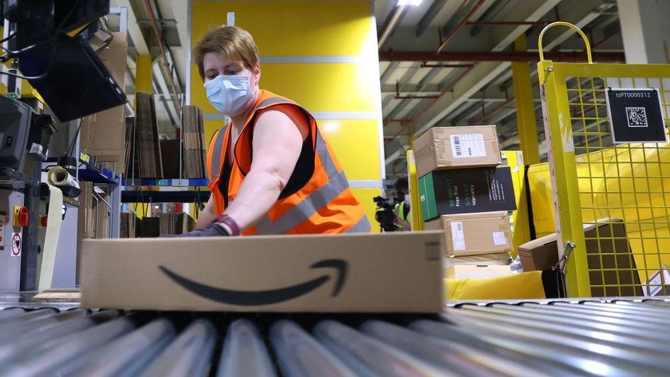 Amazon нанимает 10000 рабочих из Великобритании 1 118503335 gettyimages 1232842725