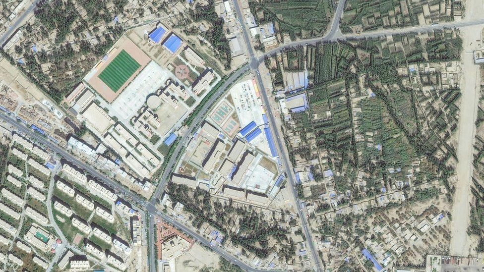 Израиль-Газа: Почему регион на Google Maps нечеткий? 5 A 2019 satellite image of a re-education camp in the Hotan area of Xinjiang, China