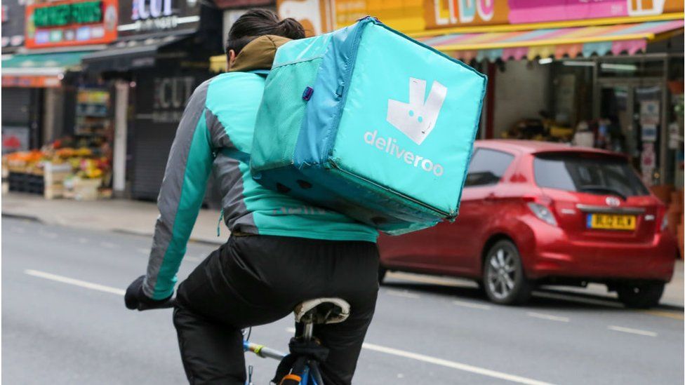 По данным опроса, приложения для доставки еды на 44% дороже 1 The survey found Deliveroo was the most expensive of the food apps