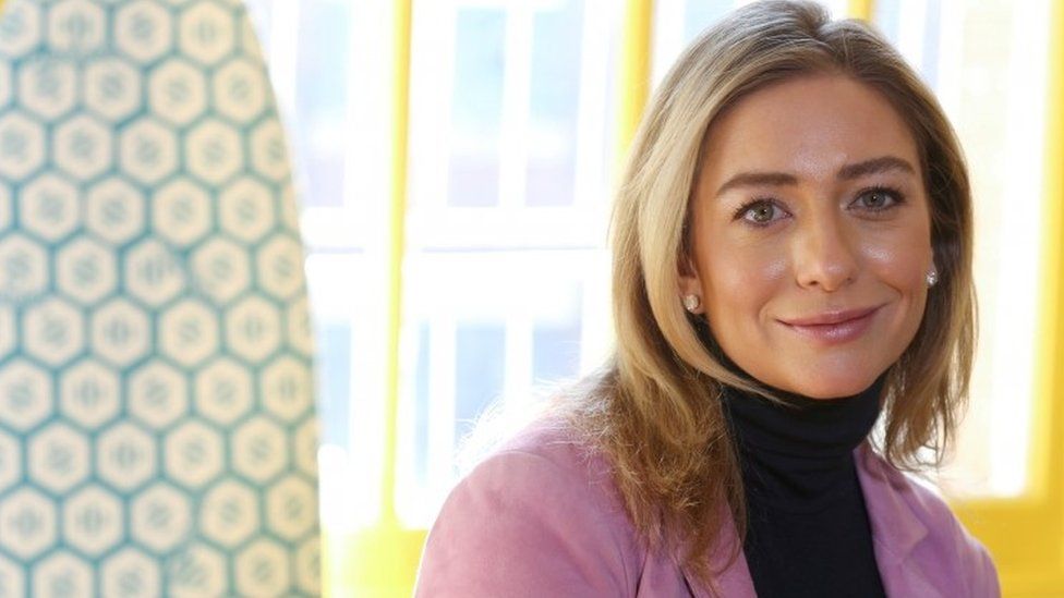 Bumble закрывается, чтобы дать «выгоревшим» сотрудникам перерыв 1 Основатель Уитни Вулф Херд недавно наблюдал за дебютом Bumble на фондовом рынке