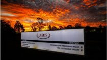 JBS: Крупнейший в мире поставщик мяса пострадал от кибератаки