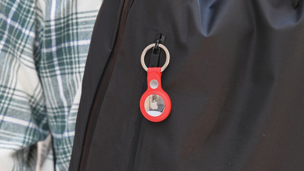 Apple обновляет AirTags после опасений преследования 1 AirTags созданы, чтобы помочь людям следить за своими вещами.
