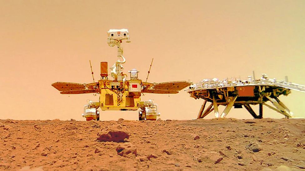 Китайский марсоход Zhurong Mars сделал селфи 1 Снимок сделан на беспроводную камеру. Mars