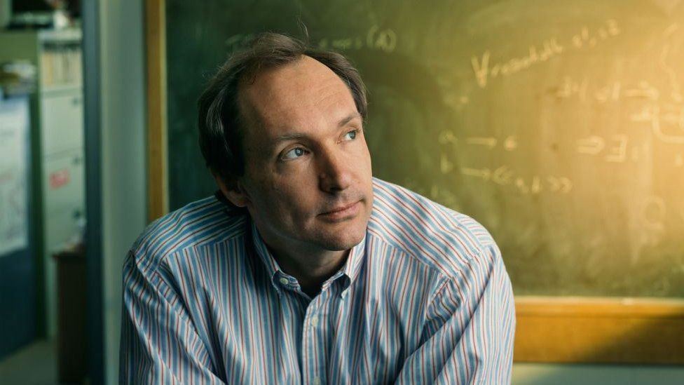 Основатель сети Бернерс-Ли выставит на аукцион исходный код как NFT 2 Sir Tim photographed at MIT in March 1998