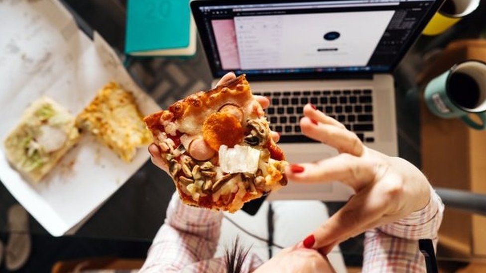 По данным опроса, приложения для доставки еды на 44% дороже 2 118953809 pizza