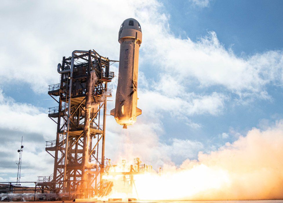 Джефф Безос отправится в космос на борту ракетного корабля New Shepard 1 Полеты New Shepard осуществляются с пустынных земель в Западном Техасе