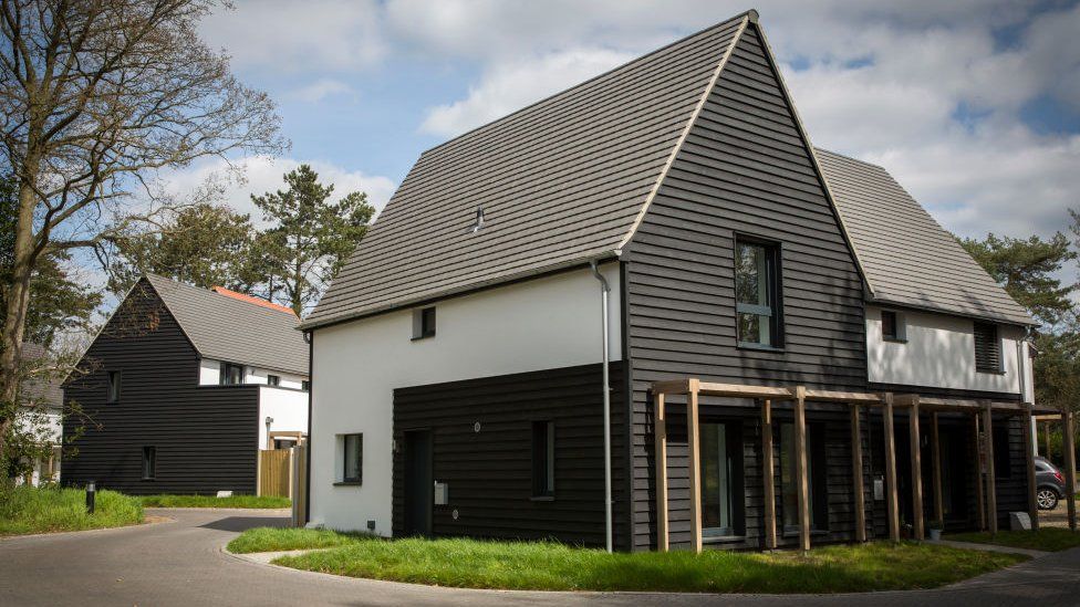 Как охладить дом в теплом мире 2 A development of new homes incorporating Passivhaus principles