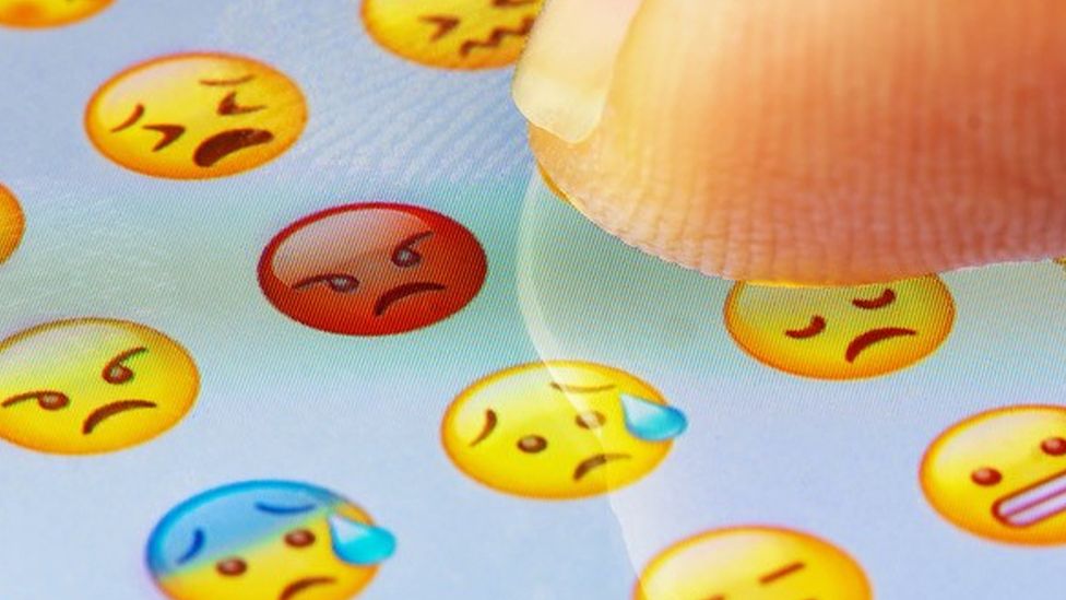 Face palm: Когда нужного вам смайлика не существует 1 Для многих смайлики являются частью языка отправки сообщений, но кто решает, какие из них мы можем использовать?