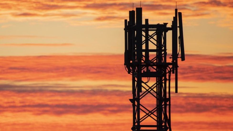 Участники кампании против 5G клянутся продолжать борьбу после судебной неудачи 2 The judge said the claimants disagreed with a "large body of international opinion" on the safety of 5G