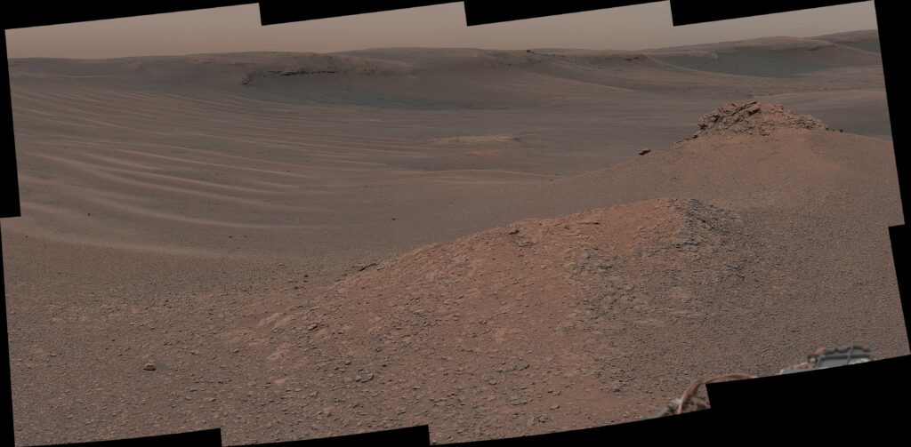 "Холм Нокфаррил": Мачтовая камера (Mastcam) марсохода НАСА Curiosity сняла эту мозаику во время исследования "глиноносного блока" 3 февраля 2019 года (Sol 2309). 