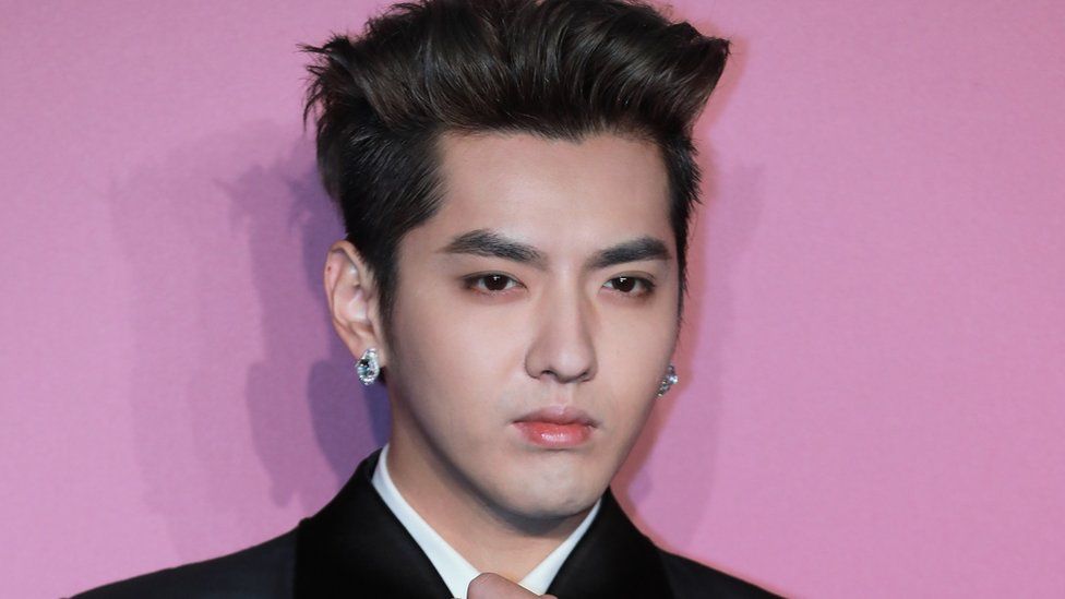 Китай расправляется с онлайн-культурой знаменитостей 1 Kris Wu, one of China's biggest celebrities, was recently arrested