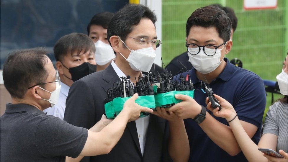 Ли Джэ Ён: наследник Samsung освобожден из тюрьмы условно-досрочно 1 Lee has served 18 months of a revised 30 month sentence