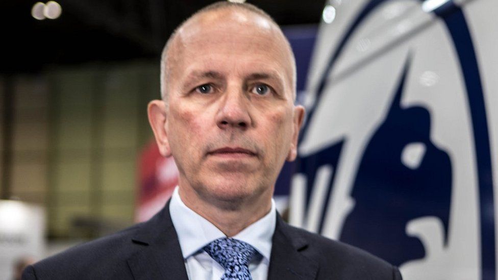 Vauxhall Motors предупреждает о нехватке чипов до последних месяцев 2 Vauxhall Motors' managing director Paul Willcox says carmakers rely heavily on "just-in-time" delivery systems