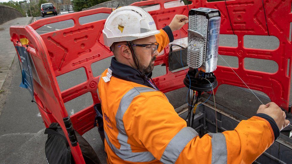 Плата за подключение осей Openreach для домов с низким доходом 1 120425405 engineeratworkinpeebleslandscape