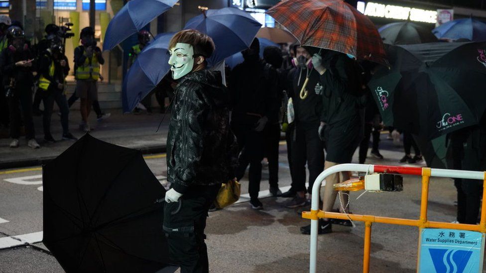 Википедия обвиняет прокитайское проникновение в запреты 2 Edit battles have contested Wikipedia articles about political events in Hong Kong