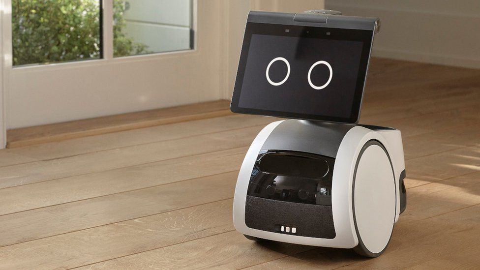 Amazon представляет домашнего робота Astro 1 120726793 astromovingaroundhome