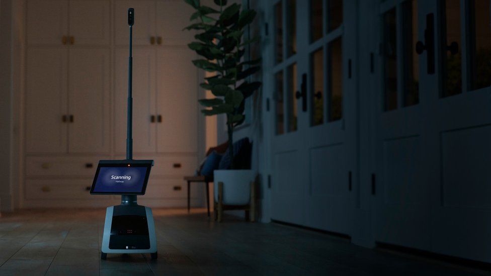 Amazon представляет домашнего робота Astro 2 , In patrol mode, Astro uses its extendable periscope camera