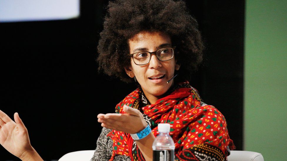 Больше не молчать: новая эра изобличений в сфере технологий? 2 Image caption, Timnit Gebru speaking in 2018