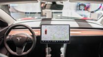 Tesla отзывает бета-версию беспилотных автомобилей из-за проблем с программным обеспечением