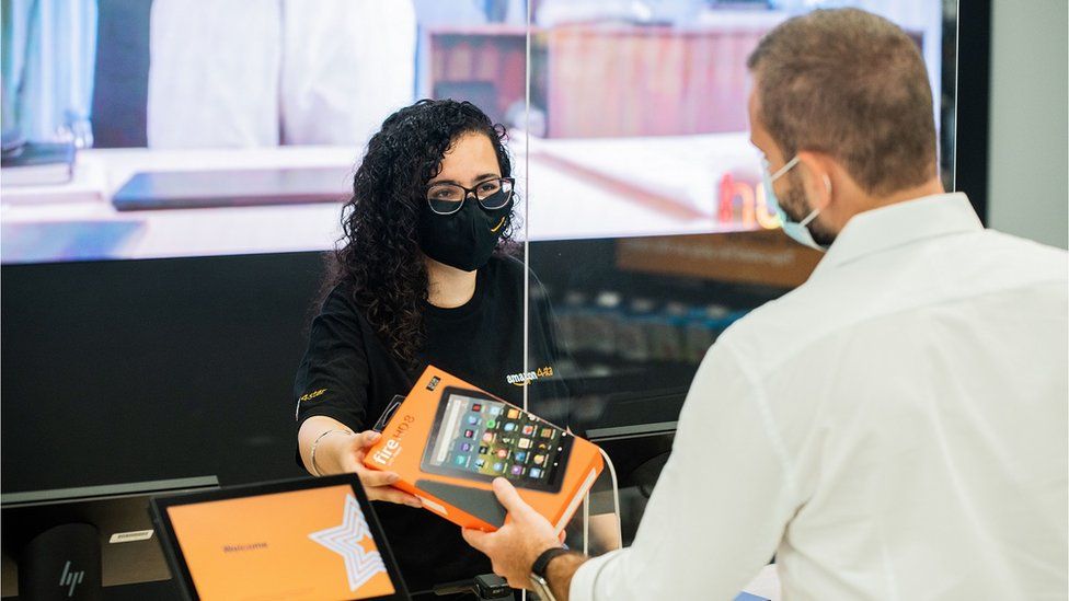 Amazon открывает первый в Великобритании магазин непродовольственных товаров 2 120802448 customersupport