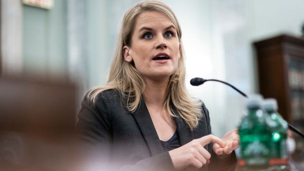 Техническая палатка: худшая неделя для Facebook 5 Image caption, Whistleblower Frances Haugen answering US lawmakers questions