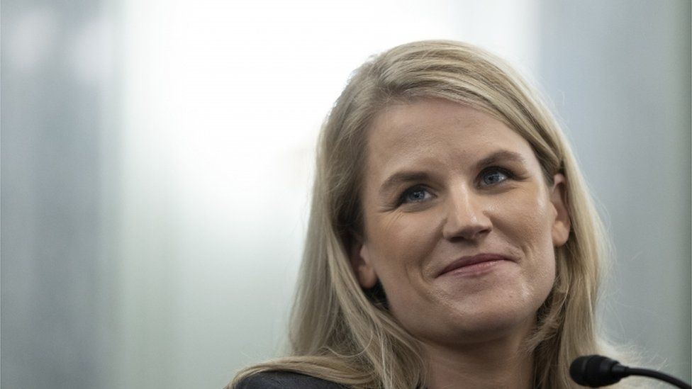 Facebook отрицает слабую работу над контентом, разжигающим ненависть 2 Image caption, Frances Haugen identified herself as the source of several leaks
