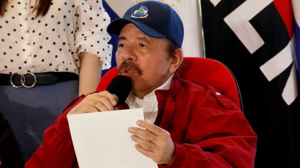 Никарагуа обвиняется в содержании ферм интернет-троллей 1 Image caption, The accounts were allegedly controlled by Daniel Ortega's government