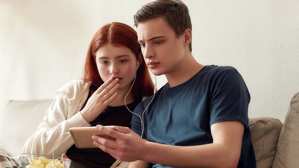 TikTok принимает дополнительные меры, чтобы обуздать опасные проблемы 1 121580151 teenagersgettyimages 1283408017 1