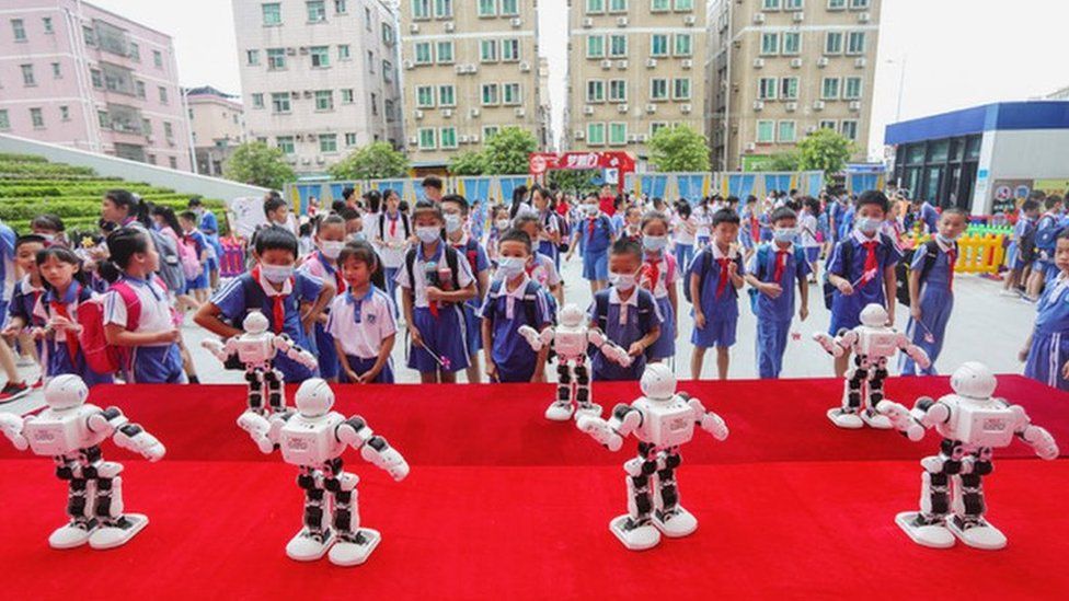 Роботы все чаще используются в школах в качестве учебного пособия - но смогут ли они однажды построить такого же?