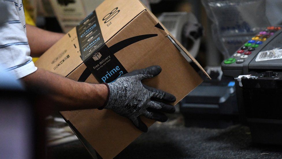 Рабочие Amazon планируют забастовки в Черную пятницу