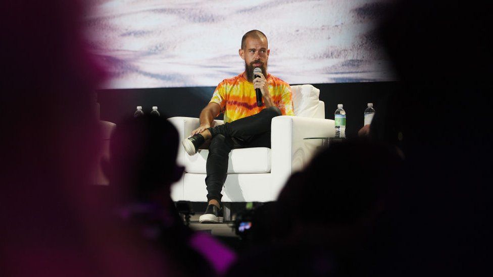 Джек Дорси выступает на конвенции Bitcoin 2021 в Майами, штат Флорида