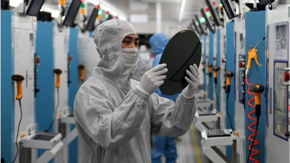 Заводы по производству компьютерных чипов работают на износ