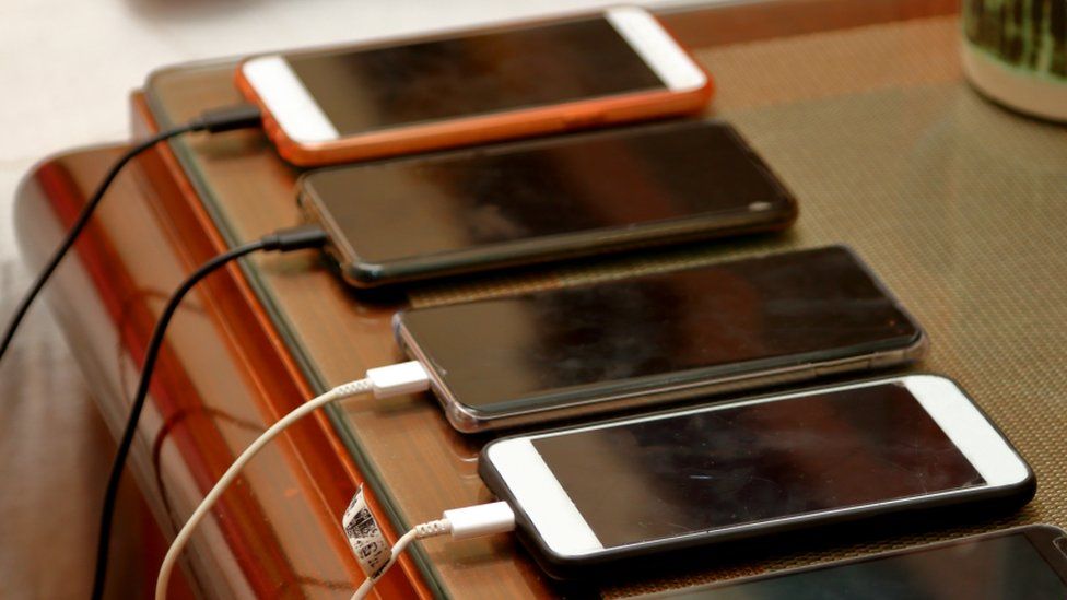 Как избежать разочарования от гаджетов на Рождество? 2 Нужен ли вам USB-C или Micro-B, и поставляется ли ваше устройство с 20-ваттным зарядным кирпичом?