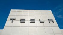 Tesla отзовет 475000 автомобилей в США