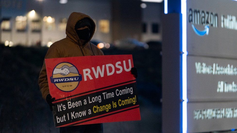 Amazon яростно противодействует попыткам RWDSU объединить рабочих в профсоюз на своем складе в Бессемере, штат Алабама