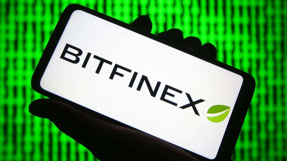 биткоин, В 2016 году хакер, предположительно взломав криптовалютную биржу Bitfinex, завладел почти 120 000 биткоинов, которые сейчас оцениваются примерно в $5 млрд.