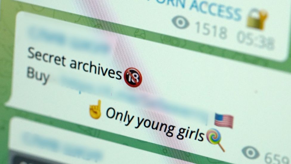 Скриншот из внутреннего канала Telegram с надписями "Секретные архивы 18" и "Только молодые девушки"