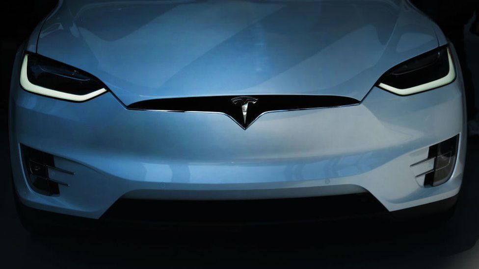 A Tesla car
фантомного торможения