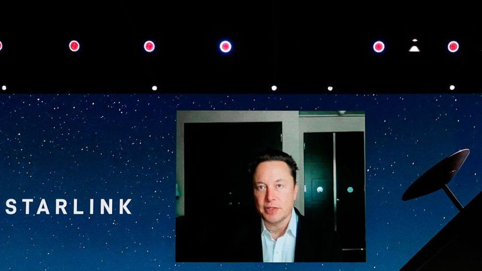 Илон Маск во время презентации Starlink в прошлом году