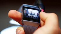 Fitbit отзывает часы Ionic из-за ожогов кожи