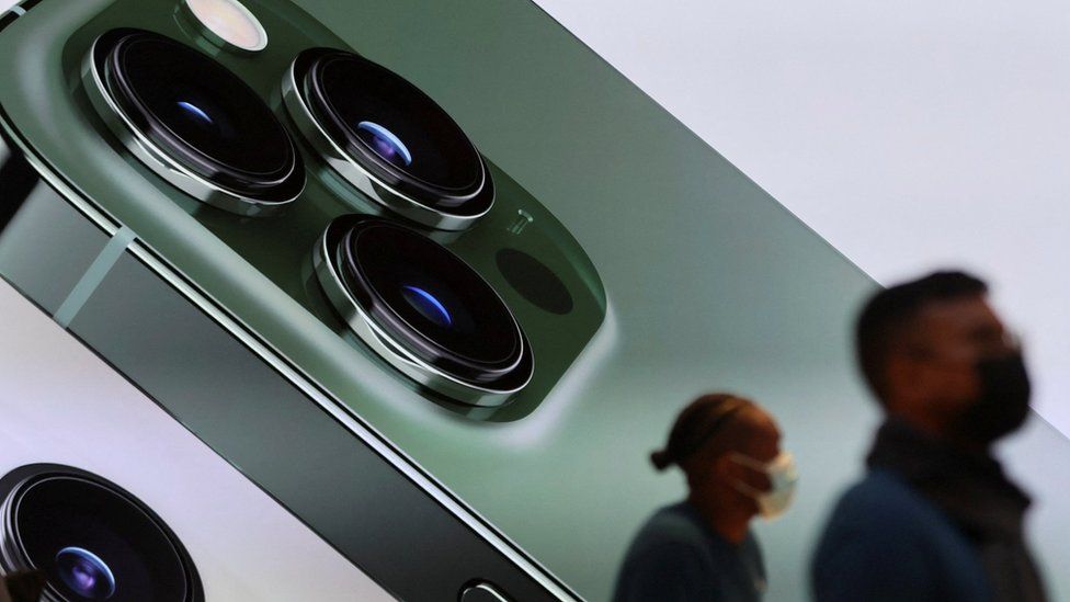 Amazon сообщает об убытках из-за падения онлайн-продаж 2 Производитель iPhone компания Apple заявила, что продолжает наблюдать высокий спрос на свою продукцию