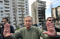 Осматривая обломки под Киевом, высшее должностное лицо ООН объявляет войну «абсурдом»