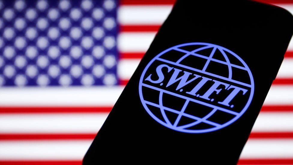 Какие санкции вводятся против россии в связи с вторжением в Украину? 3 Swift связывает 11 000 банков и учреждений в более чем 200 странах мира