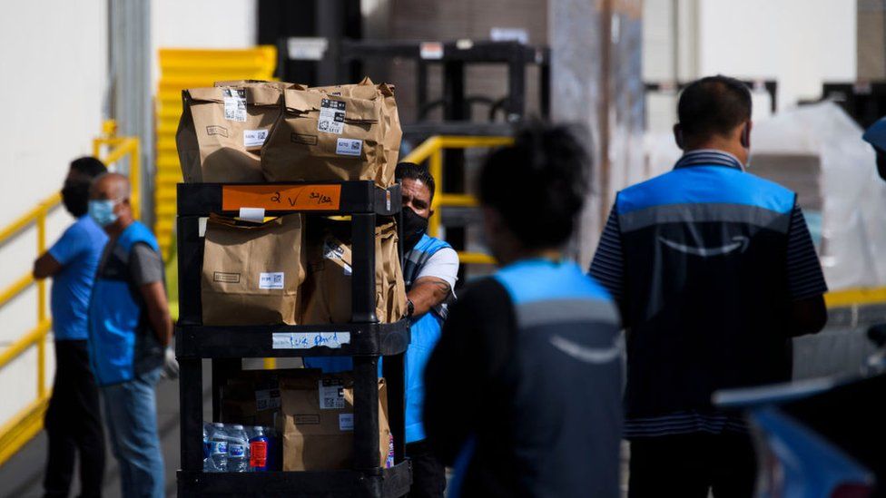 Amazon оплатит дорожные расходы сотрудников США на аборты и другие виды лечения 1 Amazon, Льготы распространяются на некоторые виды планового лечения на расстоянии более 100 миль от дома работника