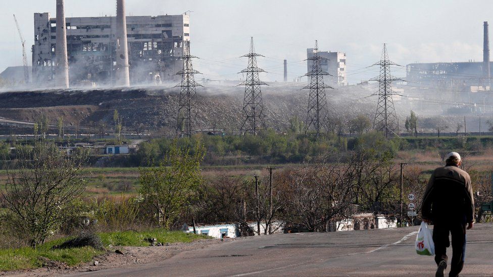 Война в Украине: Заявление Зеленского - россияне ищут выход из ситуации в городе Мариуполь 1 Металлургический завод "Азовсталь" в городе Мариуполь