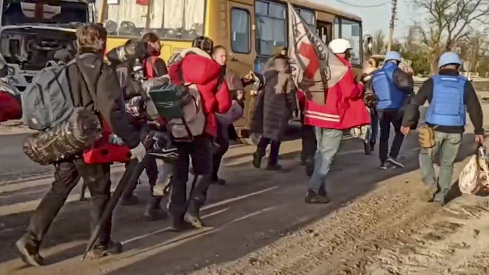 Война в Украине: Гражданские лица покинули завод "Азовсталь" в Мариуполе 1 "Азовсталь" Операция координировалась ООН и Красным Крестом