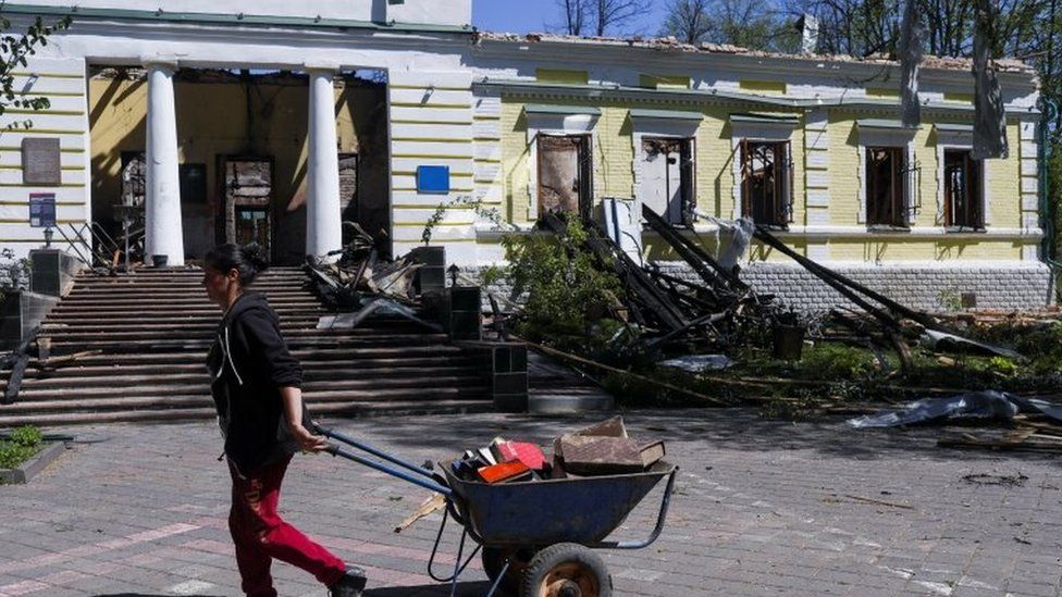 Украина: Интенсивные обстрелы, войска сражаются за возвращение Харьковской области 1 Харьков. Украинские войска пытаются восстановить полный контроль над регионом