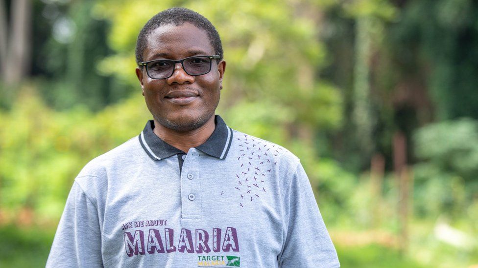 Доктор Джонатан Кайондо из компании Target Malaria говорит, что безопасность имеет первостепенное значение для продолжения испытаний генных технологий