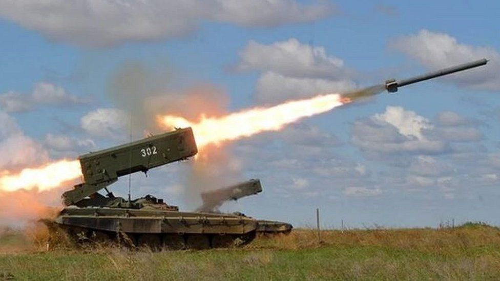 Российские батареи реактивных систем залпового огня наносят удары по украинским войскам